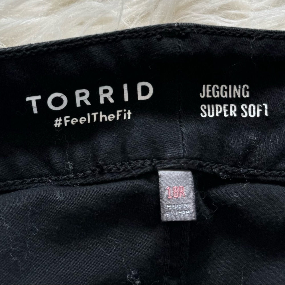 Women’s Torrid Black super Soft Jeans/ Jeggings Size‎ 18 Reg - Picture 4 of 7